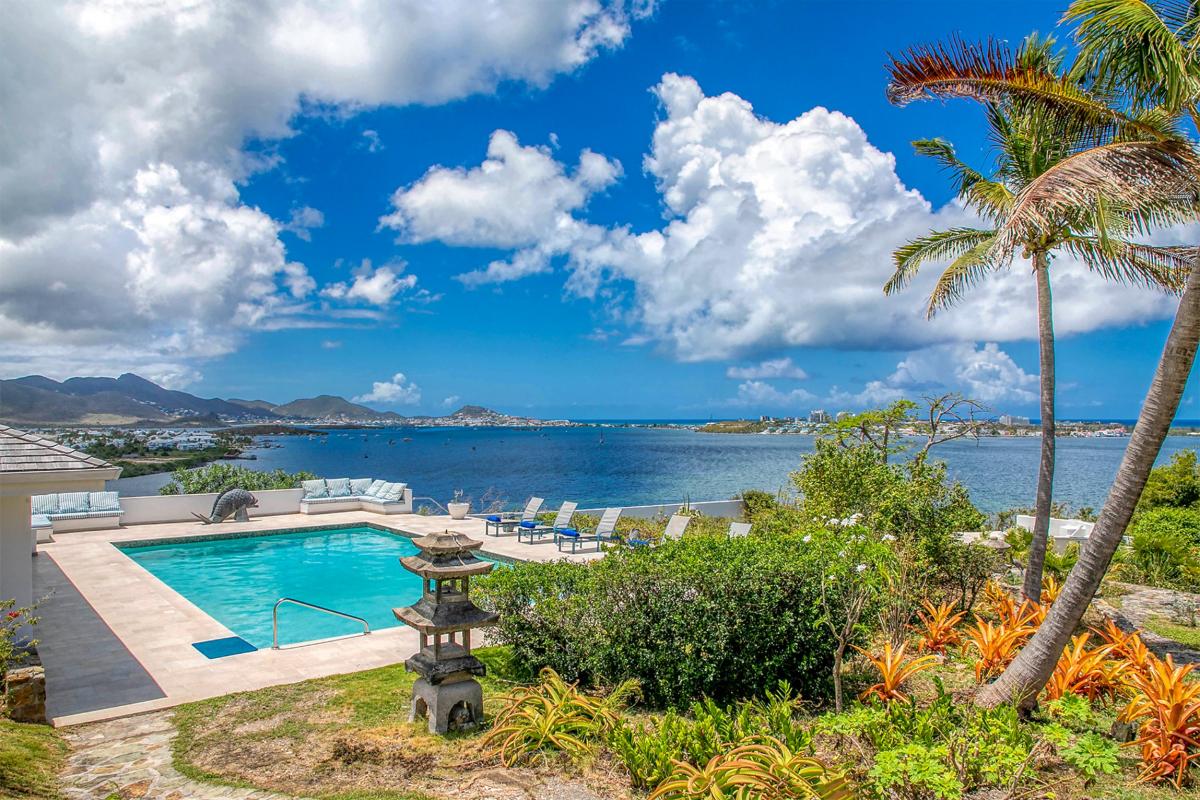 Luxury Villa Rental St Martin - The swimming pool